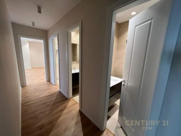 Tirane, jepet me qera apartament 3+1+A Kati 9, 120 m² 2.000 Euro (Deshmoret e Kombit)