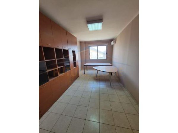 Tirane, shitet apartament 2+1 Kati 8, 92 m² 83.000 Euro (Kthesa e Kamzes, prane Bar Terminalit.)