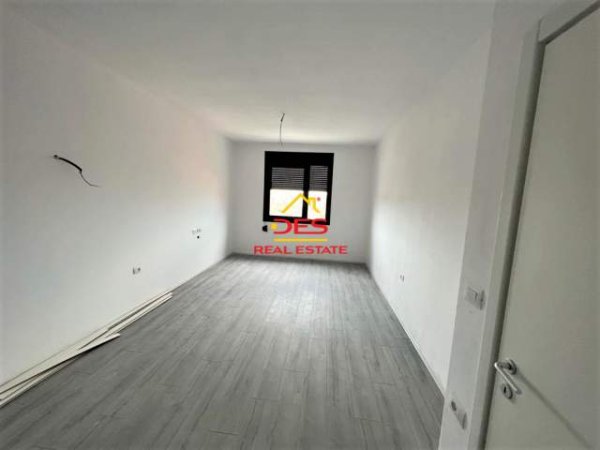 Tirane, shitet apartament 2+1+BLK Kati 7, 100 m² 100.000 Euro (Rruga Konferenca e Pezes)