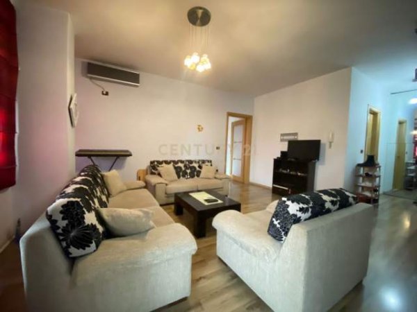 Tirane, jepet me qera apartament 4+1 Kati 5, 115 m² 500 Euro (Kopshti Botanik)