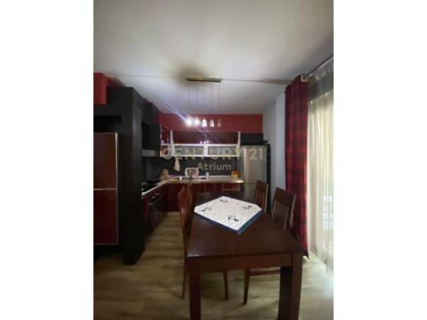 Tirane, jepet me qera apartament 4+1 Kati 5, 115 m² 500 Euro (Kopshti Botanik)