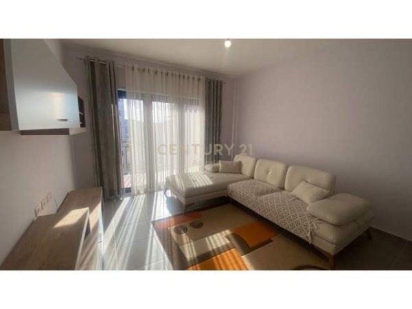 Tirane, jepet me qera apartament 1+1 Kati 5, 74 m² 400 Euro (Kompleksi Green City)