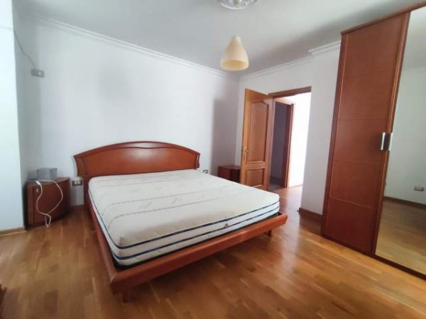 Tirane, jepet me qera apartament 1+1+BLK Kati 3, 85 m² 500 Euro (Parku i madh i Liqenit, Liqeni i Tiranës)