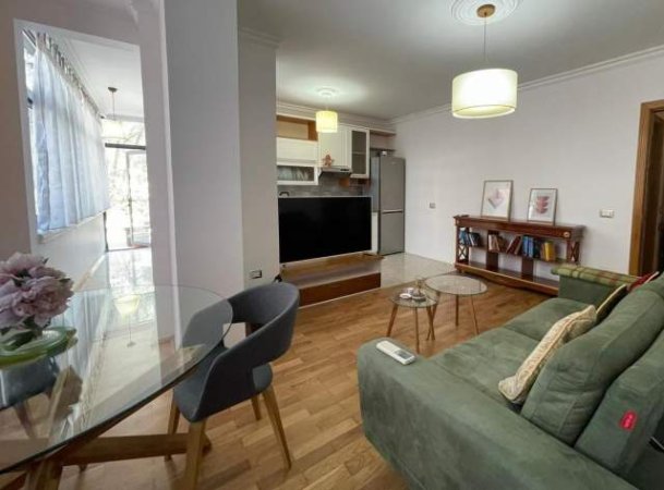 Tirane, jepet me qera apartament 2+1+BLK Kati 2, 299 m² 700 Euro (Parku i madh i Liqenit, Liqeni i Tiranës)
