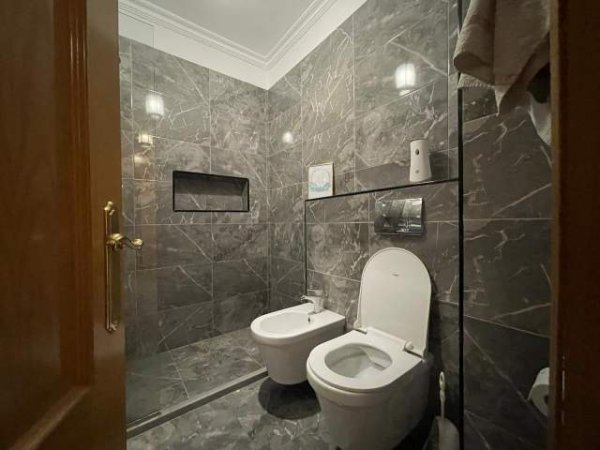 Tirane, jepet me qera apartament 2+1+BLK Kati 2, 299 m² 700 Euro (Parku i madh i Liqenit, Liqeni i Tiranës)