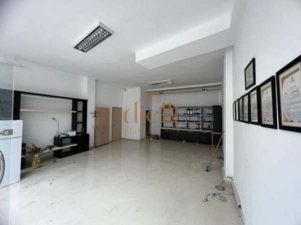 Tirane, shitet dyqan Kati 1, 113 m² 170.000 Euro (Fresk)