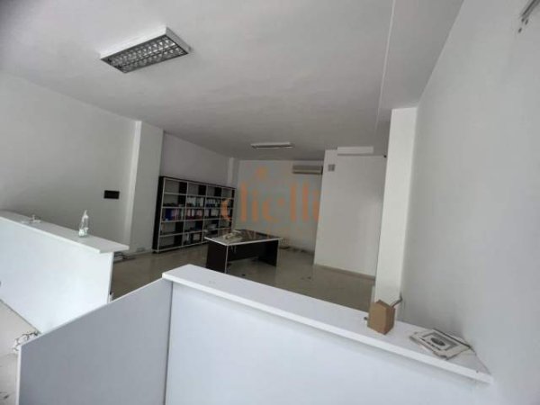 Tirane, shitet dyqan Kati 1, 113 m² 170.000 Euro (Fresk)