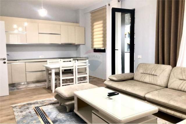 Tirane, jepet me qera apartament 2+1 123 m² 700 Euro (rruga e kavajes)