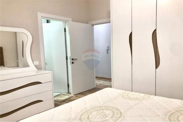 Tirane, jepet me qera apartament 2+1 123 m² 700 Euro (rruga e kavajes)