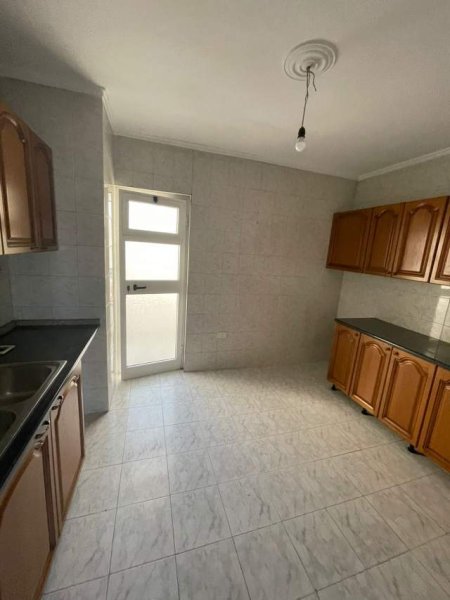 Tirane, shes apartament 3+1+BLK Kati 6, 120 m² 130.000 Euro (afer ushtarakut)