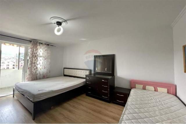 Tirane, jepet me qera apartament 1+1 Kati 5, 55 m² 400 Euro (Bulevardi Bajram Curri)