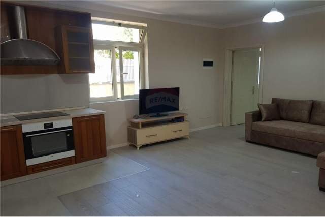 Tirane, jepet me qera apartament 1+1 Kati 1, 60 m² 350 Euro (Tregu Elektrik)