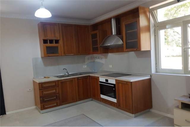 Tirane, jepet me qera apartament 1+1 Kati 1, 60 m² 350 Euro (Tregu Elektrik)