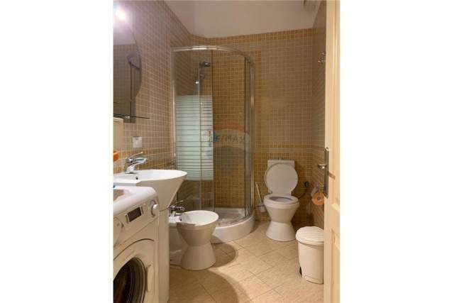 Tirane, jepet me qera apartament 1+1 70 m² 580 Euro (rruga elbasanit)