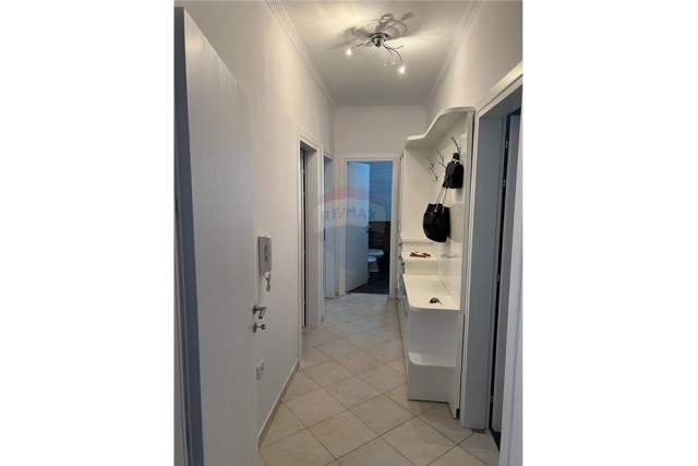 Tirane, jepet me qera apartament 2+1+BLK 105 m² 550 Euro (liqeni i thate)