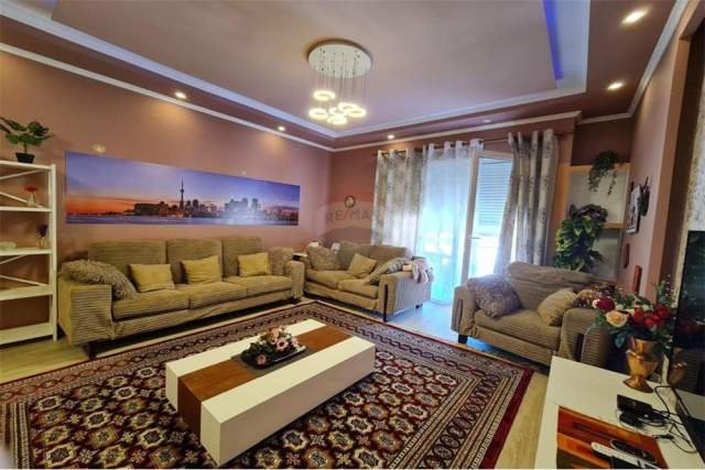 Tirane, jepet me qera apartament 2+1 Kati 4, 85 m² 600 Euro (liceu artistik)