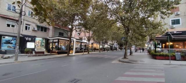 Tirane, jepet me qera apartament Kati 1, 16 m² 220 Euro (Xhamlliku)