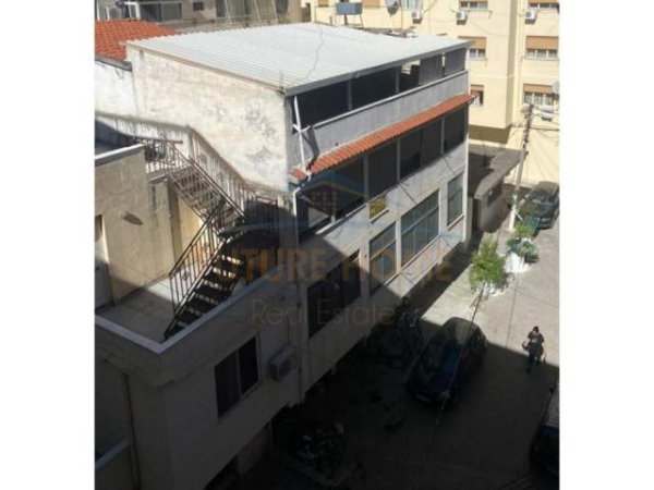 Durres, shitet Vile 3 Katshe Kati 0, 300 m² 250.000 Euro (Ish Parku Sportiv)