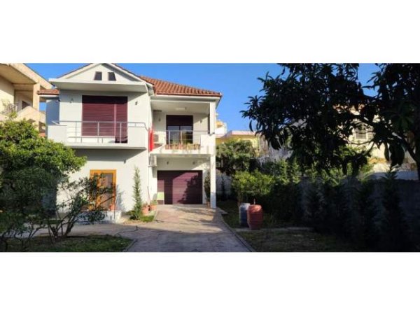 Tirane, jepet me qera Vile 4+1+A+BLK Kati 1, 1.000 m² 650 Euro (Shkoze)