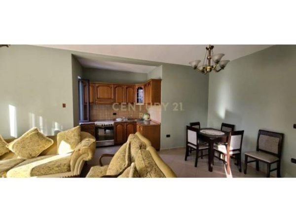Tirane, jepet me qera Vile 4+1+A+BLK Kati 1, 1.000 m² 650 Euro (Shkoze)