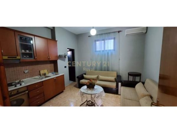 Tirane, jepet me qera Vile 4+1+A+BLK Kati 1, 1.000 m² 650 Euro (Shkoze)