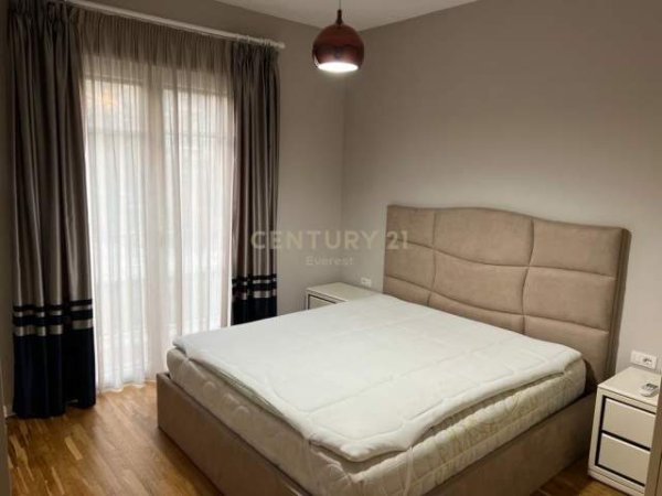 Tirane, jepet me qera Vile 5+1 Kati 1, 160 m² 1.200 Euro (Lunder)