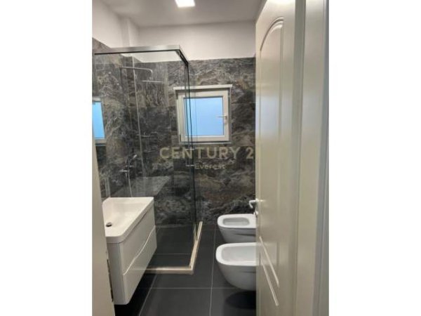 Tirane, jepet me qera Vile 5+1 Kati 1, 160 m² 1.200 Euro (Lunder)