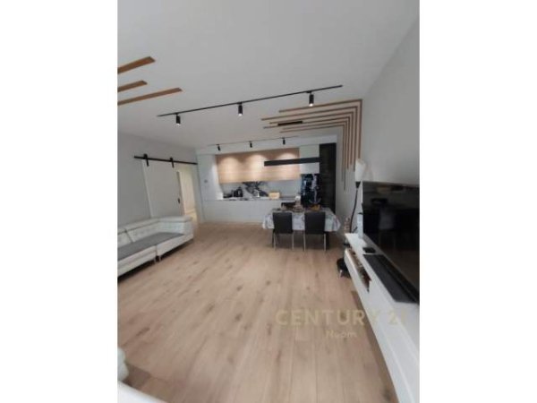 Tirane, jepet me qera apartament 4+1 Kati 2, 94 m² 700 Euro (Liqeni Thate)