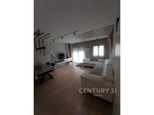 Tirane, jepet me qera apartament 4+1 Kati 2, 94 m² 700 Euro (Liqeni Thate)