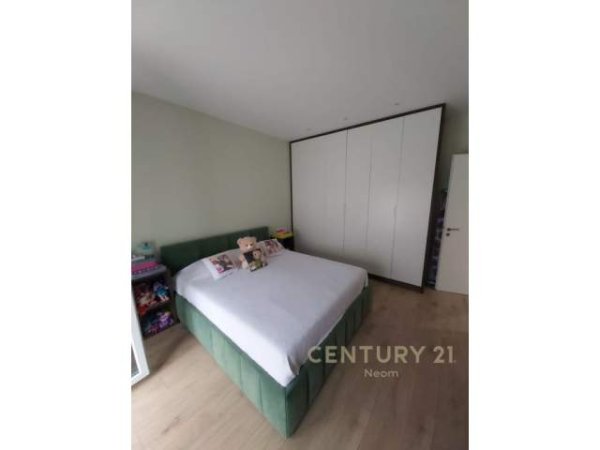 Tirane, jepet me qera apartament 4+1 Kati 2, 94 m² 700 Euro (Liqeni Thate)