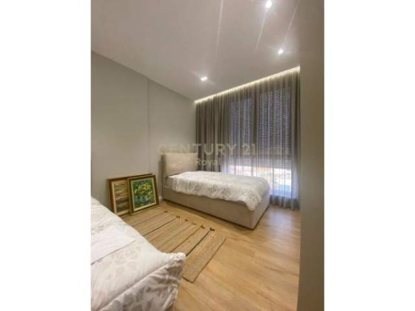 Tirane, jepet me qera apartament 4+1 Kati 7, 96 m² 1.200 Euro (21 Dhjetorit)