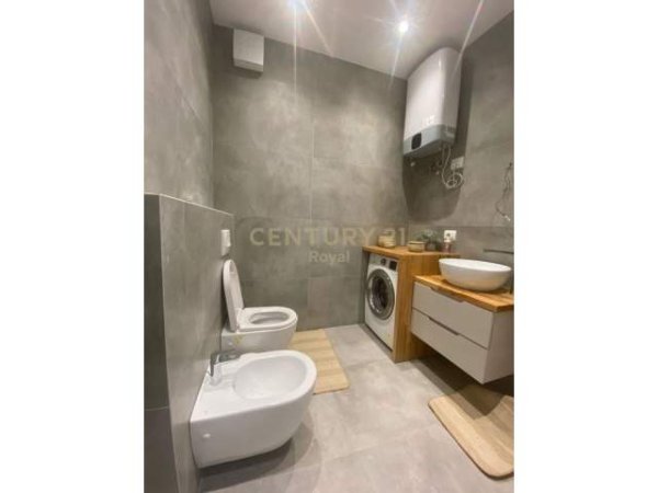 Tirane, jepet me qera apartament 4+1 Kati 7, 96 m² 1.200 Euro (21 Dhjetorit)