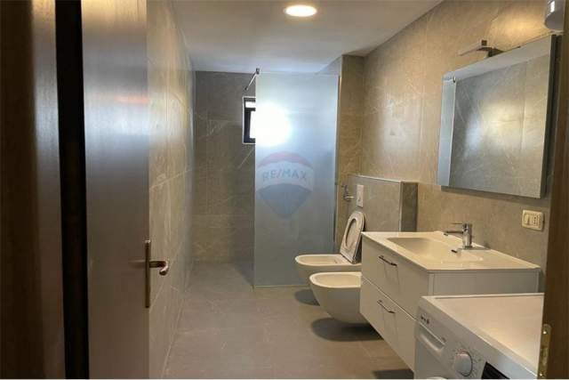 Tirane, jepet me qera apartament 2+1+BLK Kati 2, 110 m² 350 Euro (Laprake)