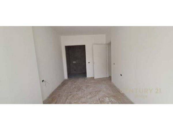 Tirane, shitet apartament 2+1+BLK Kati 2, 109 m² 200.000 Euro (Rruga Barrikadave)