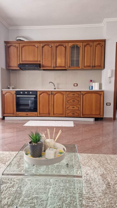 Tirane, jepet me qera apartament 2+1+BLK Kati 7, 95 m² 500 Euro (durresit)