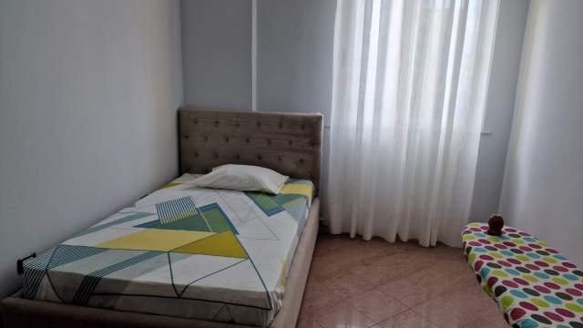 Tirane, jepet me qera apartament 2+1+BLK Kati 7, 95 m² 500 Euro (durresit)