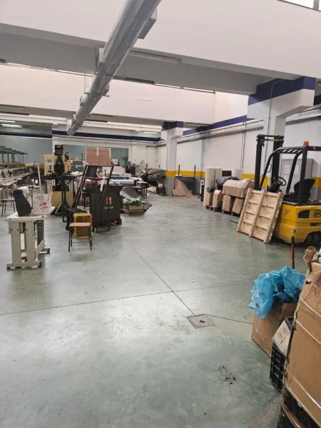 Tirane, jepet me qera ambjent biznesi Kati 0, 800 m² 2.500 € (KOMBINAT)