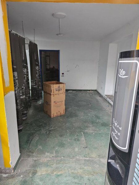 Tirane, jepet me qera ambjent biznesi Kati 0, 800 m² 2.500 € (KOMBINAT)