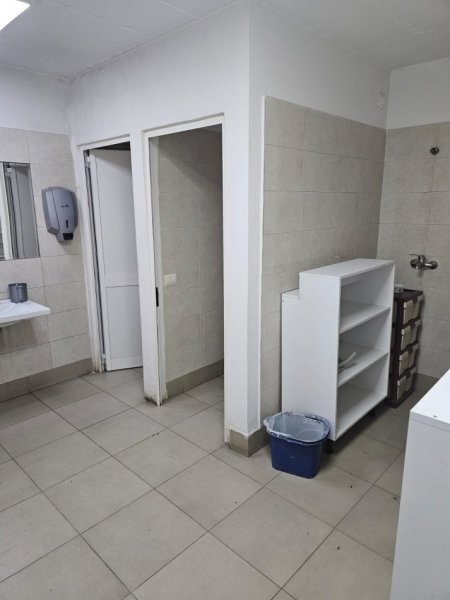 Tirane, jepet me qera ambjent biznesi Kati 0, 800 m² 2.500 € (KOMBINAT)