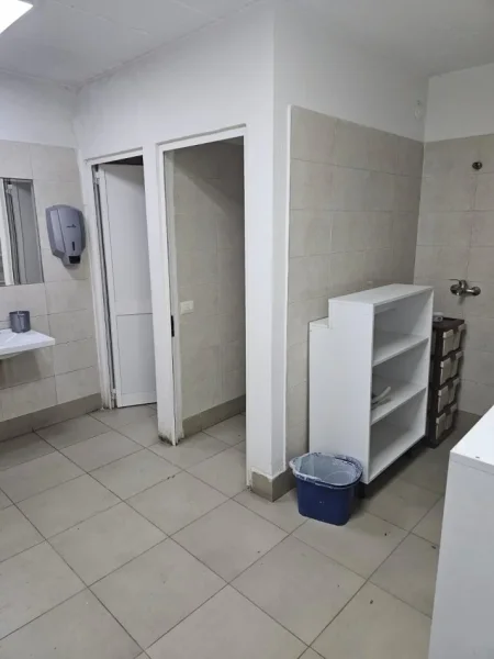 Tirane, jepet me qera ambjent biznesi Kati 0, 800 m² 2.500 € (KOMBINAT)