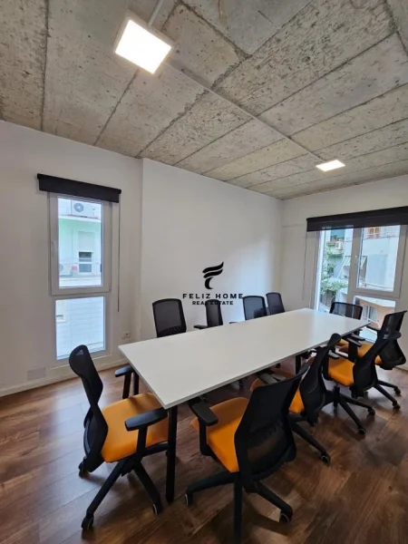 Tirane, jepet me qera ambjent biznesi Kati 4, 175 m² 2.000 € (RRUGA ELBASANIT)