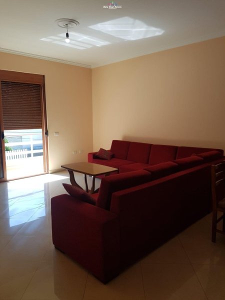 Tirane, jepet me qera Vile 3+1 Kati 2, 120 m² 450 € (5 maji)