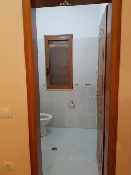 Tirane, jepet me qera Vile 3+1 Kati 2, 120 m² 450 € (5 maji)