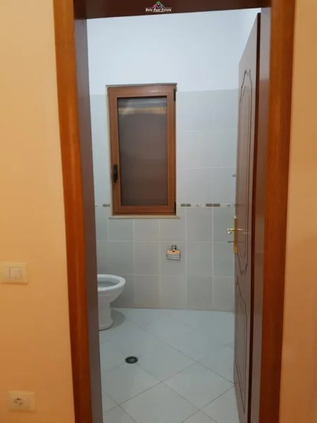 Tirane, jepet me qera Vile 3+1 Kati 2, 120 m² 450 € (5 maji)