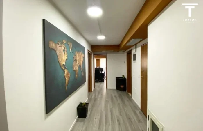 Tirane, jepet me qera ambjent biznesi Kati 1, 194 m² 3.500 € (Te Petronini)