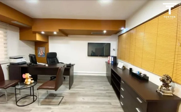 Tirane, jepet me qera ambjent biznesi Kati 1, 194 m² 3.500 € (Te Petronini)