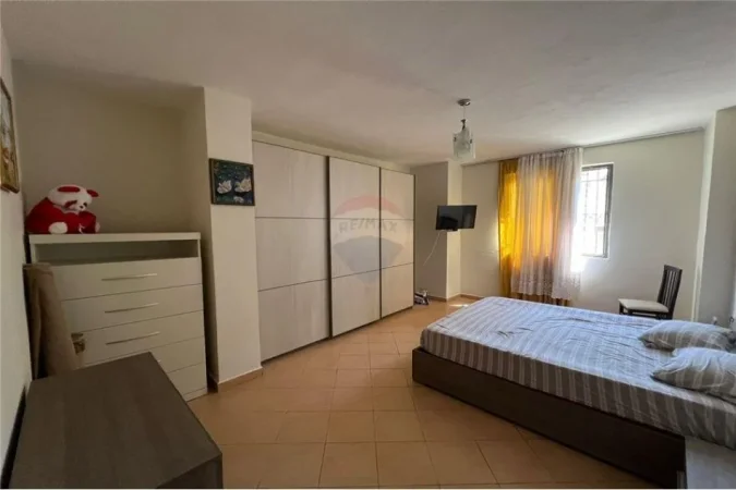 Tirane, jepet me qera apartament 2+1 Kati 1, 90 m² 450 € (Apartament 2+1 me qira ne Rrugen Ramazan Bogdani)