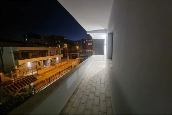 Tirane, jepet me qera Vile 3 Katshe , 550 m² 1.600 € (Rruga Vace Zela - Qendra Globe - Rruga e Kavajës)