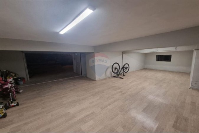 Tirane, jepet me qera Vile 3 Katshe , 550 m² 1.600 € (Rruga Vace Zela - Qendra Globe - Rruga e Kavajës)