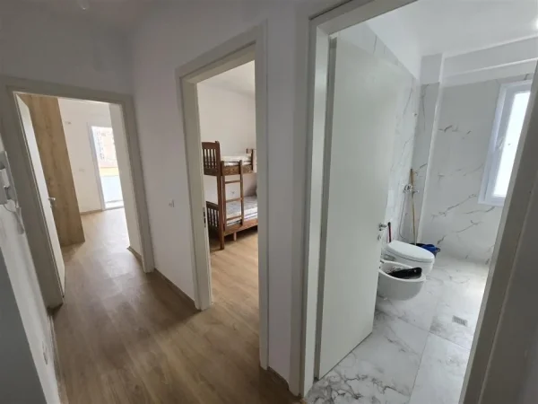 Tirane, jepet me qera apartament 2+1 Kati 2, 80 m² 550 € (Fusha e Aviacionit)